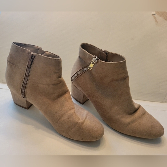 JustFab Shoes - JustFab Women's Cherie Tan Suede Side Zip Ankle Boots Size 7.5